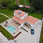 Kresina Villa